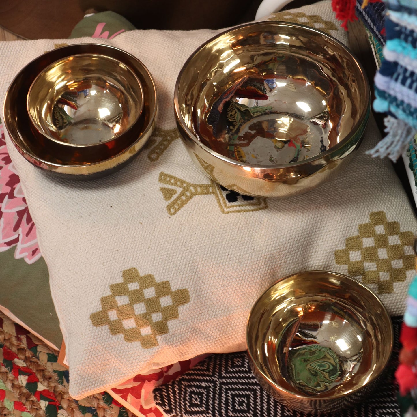 Extra Large Shining Bell-Metal Handmade Singing Bowl (approx 1500g) - 21cm